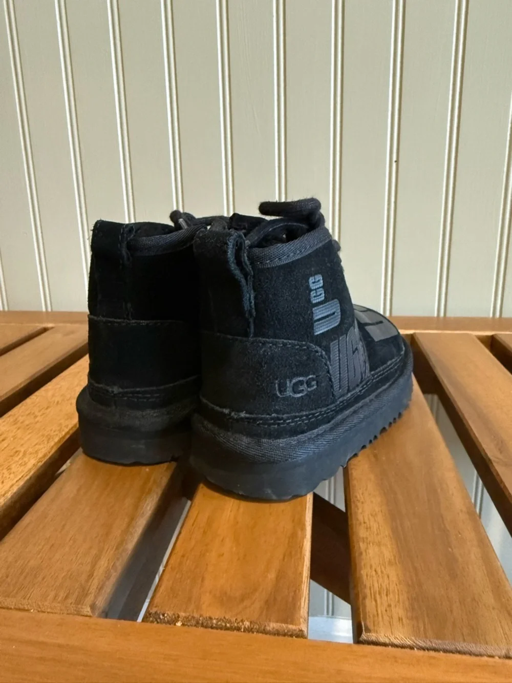 UGG Kids Black Lace-Up Scatter Logo Boots‎